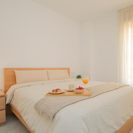 Modern Apt - Luxe Queen Bed - Walk To Isla Magica Sevilla Kültér fotó