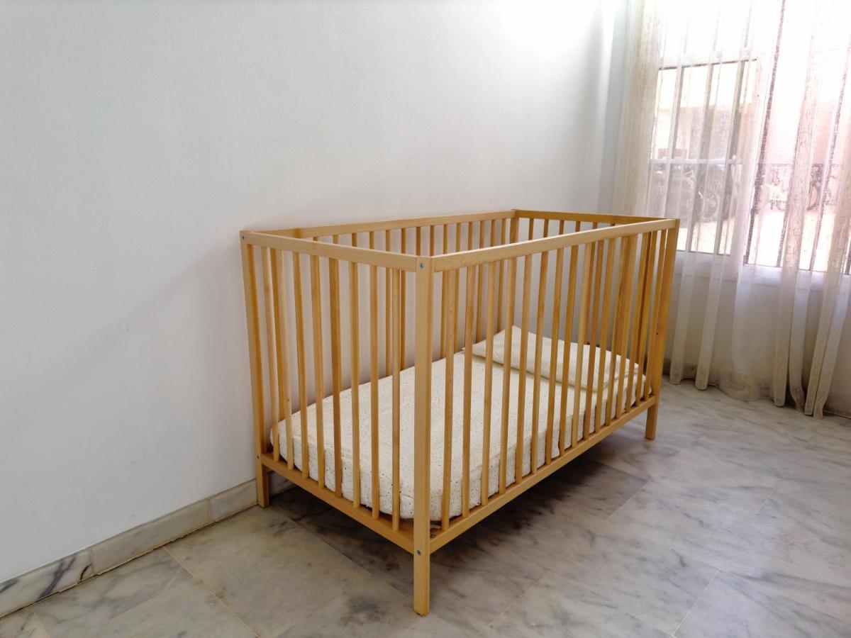 Modern Apt - Luxe Queen Bed - Walk To Isla Magica Sevilla Kültér fotó